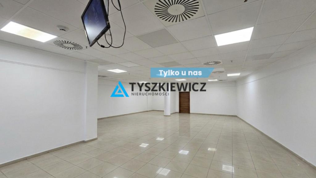 Przestronny lokal z witrynami w centrum miasta. - zdjęcie 1