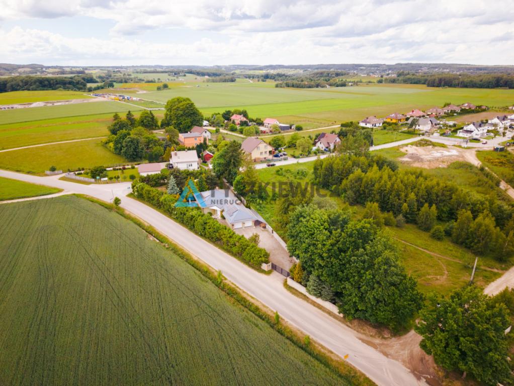 Dom parterowy z dużą działką - zdjęcie 2