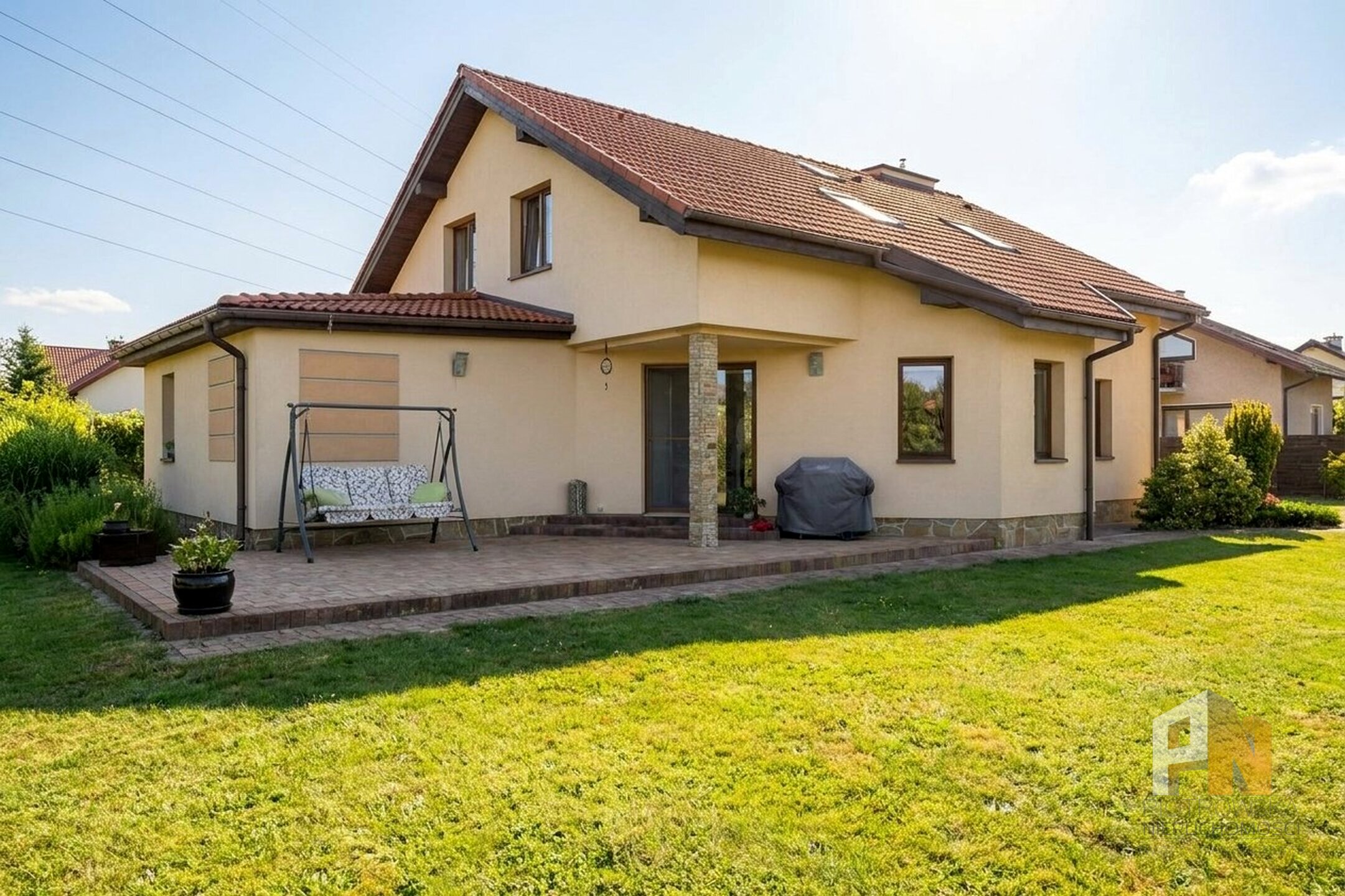 Przestronny dom z dużą działką i budynkiem garażowo-gospodarczym - zdjęcie 6