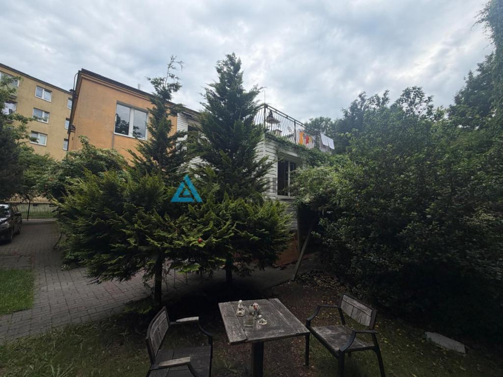 Dom z ogrodem w dobrej lokalizacji - zdjęcie 13