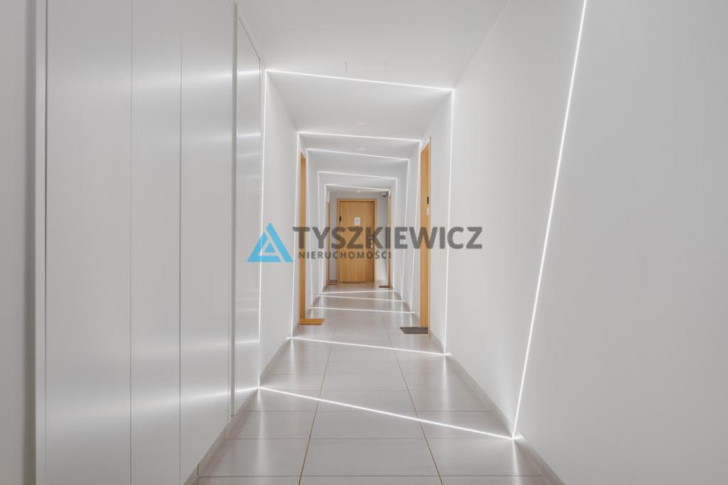 Apartament z miejscem w hali, w sercu Gdyni 49 m2 - zdjęcie 16