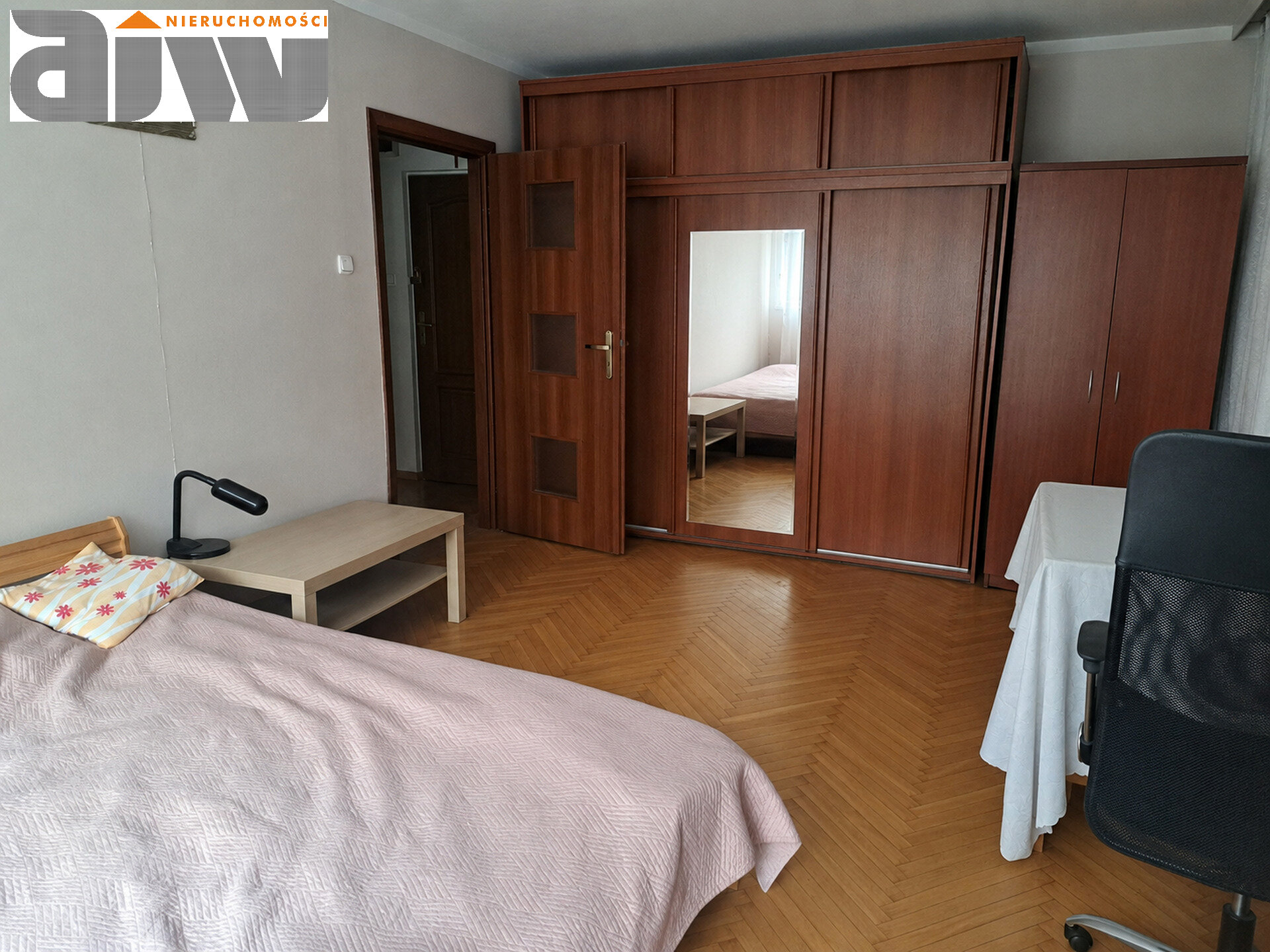 Mieszkanie 42 m2 dwa osobne pokoje, kuchnia świetka komunikacja - zdjęcie 2