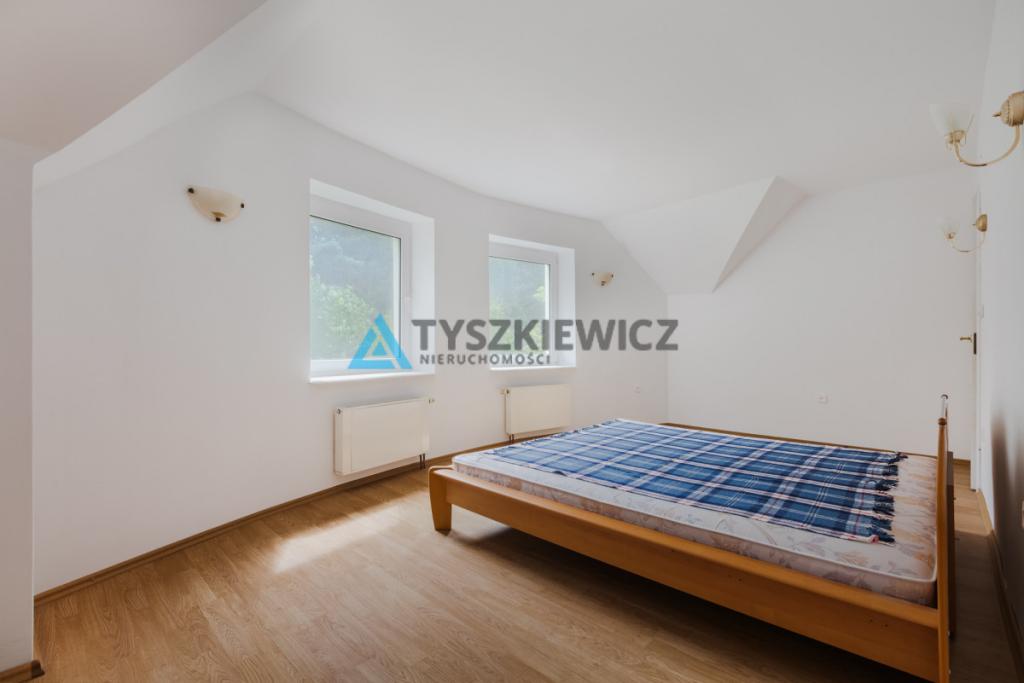 Przestronny, zadbany dom w zielonej enklawie. - zdjęcie 18