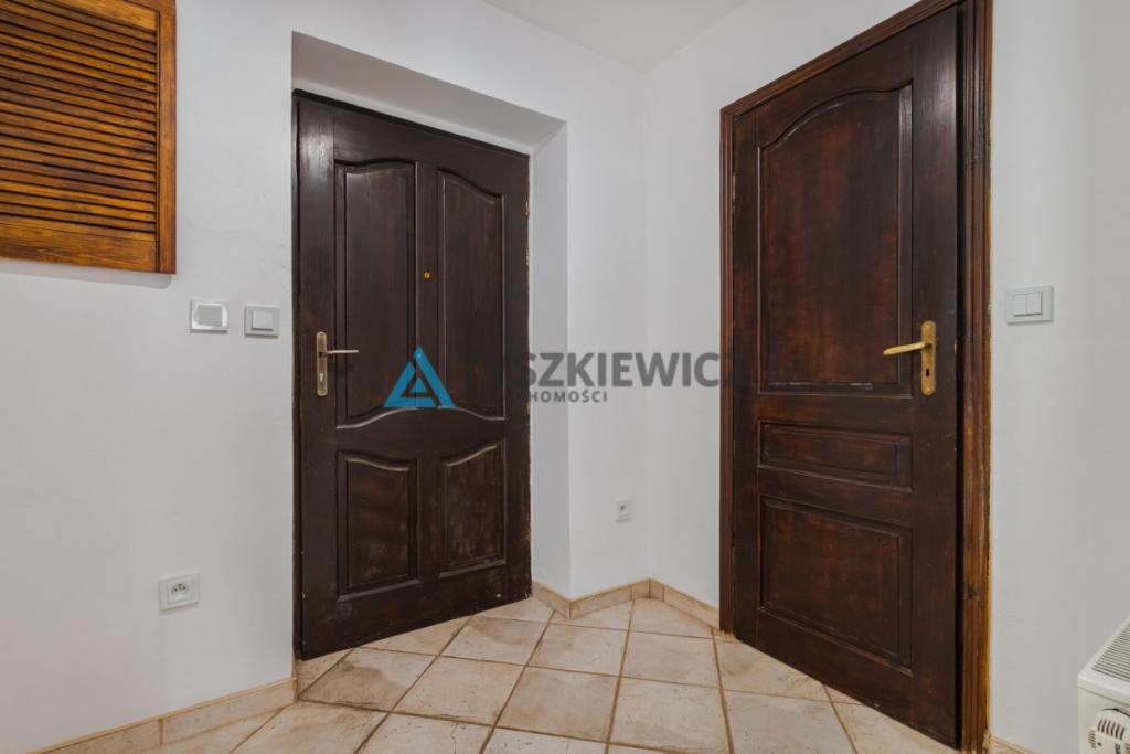Przestronny, zadbany dom w zielonej enklawie. - zdjęcie 26