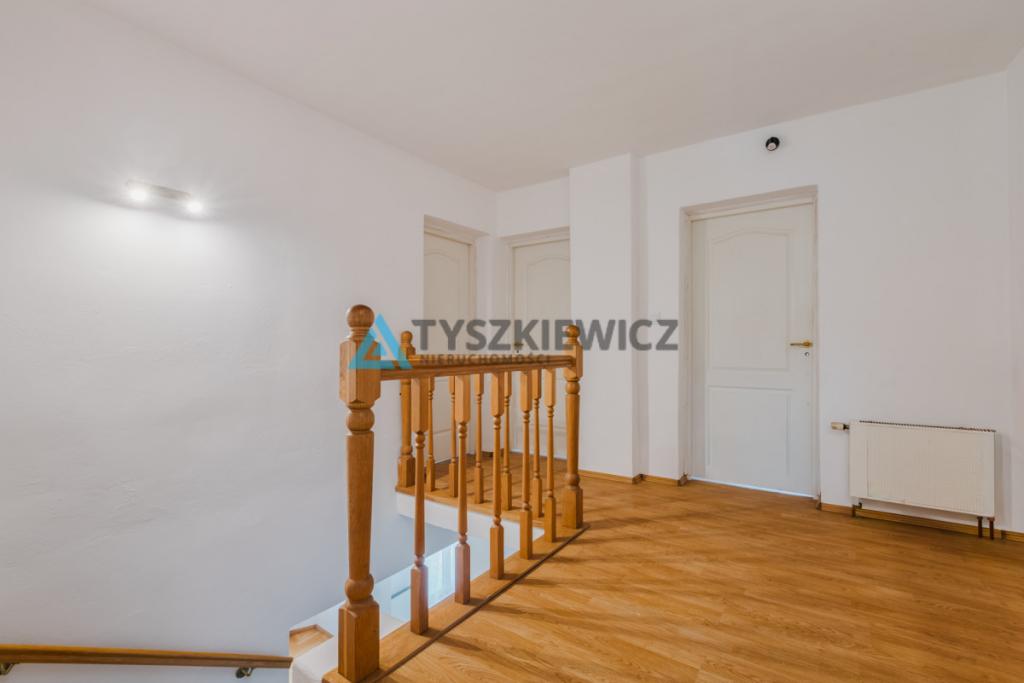 Przestronny, zadbany dom w zielonej enklawie. - zdjęcie 24