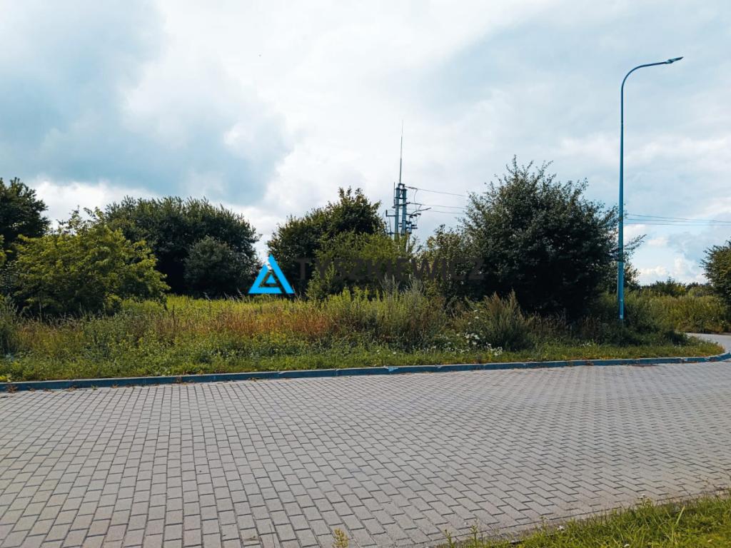 Działka w cichej, miejskiej okolicy - zdjęcie 1