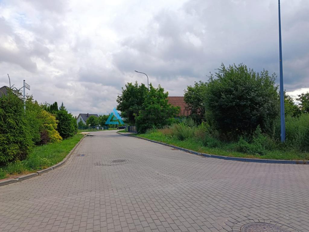 Działka w cichej, miejskiej okolicy - zdjęcie 4
