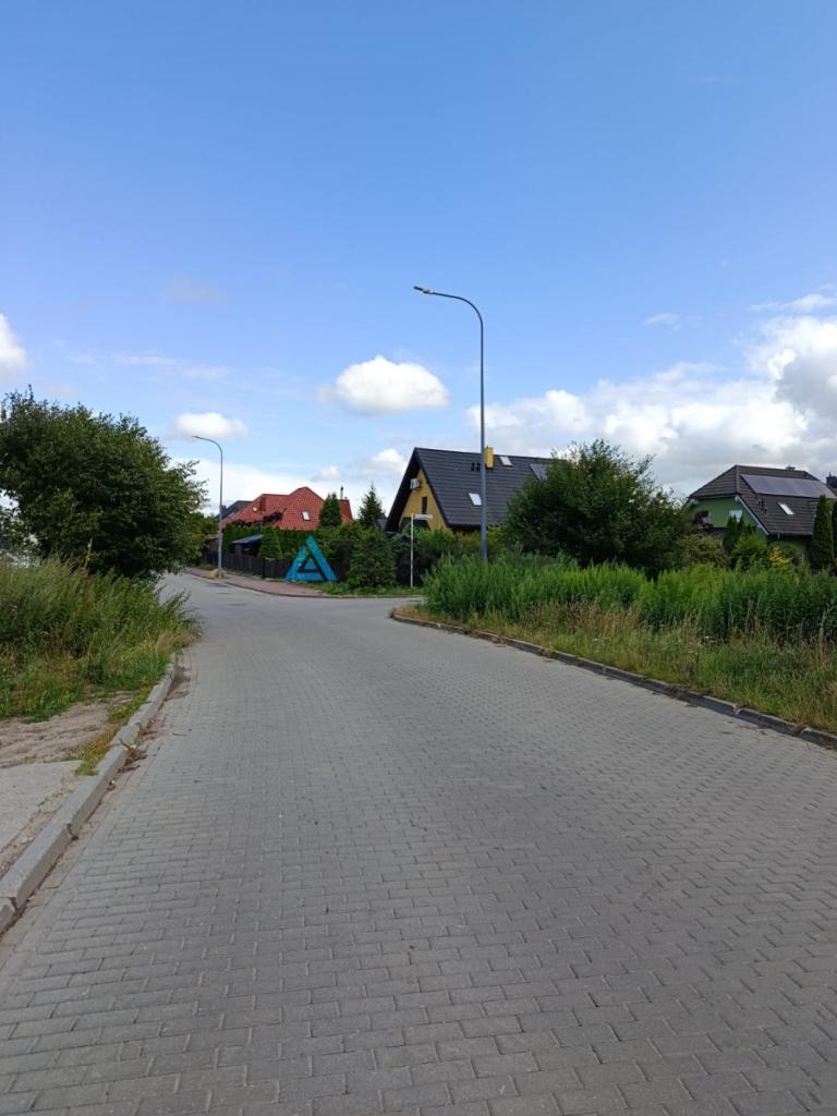 Działka w cichej, miejskiej okolicy - zdjęcie 2