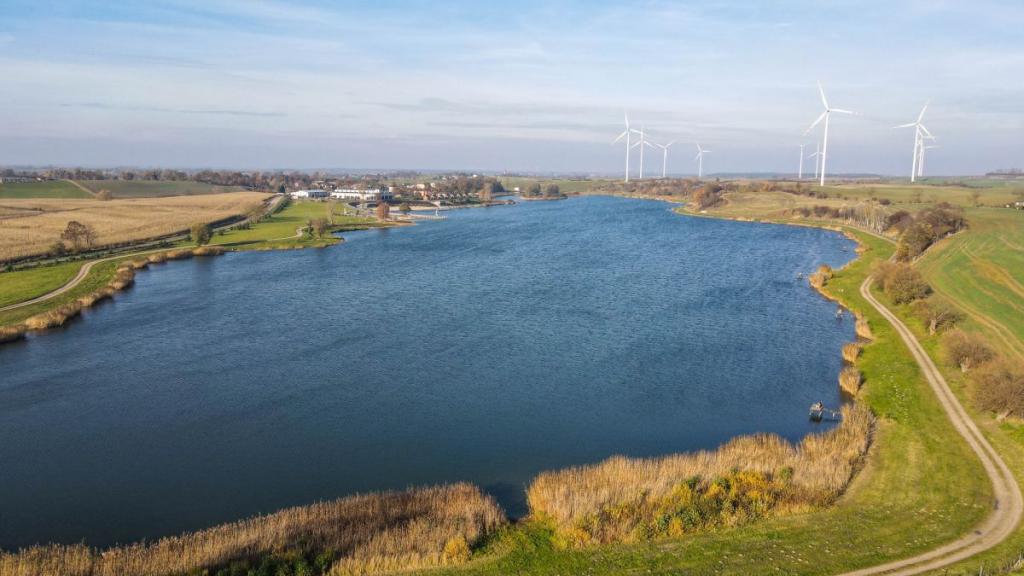 Piękna działka nad jeziorem w Jeleniu - zdjęcie 20