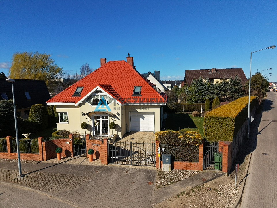 Dom z pięknym ogrodem, ponadczasowa klasyka - zdjęcie 20