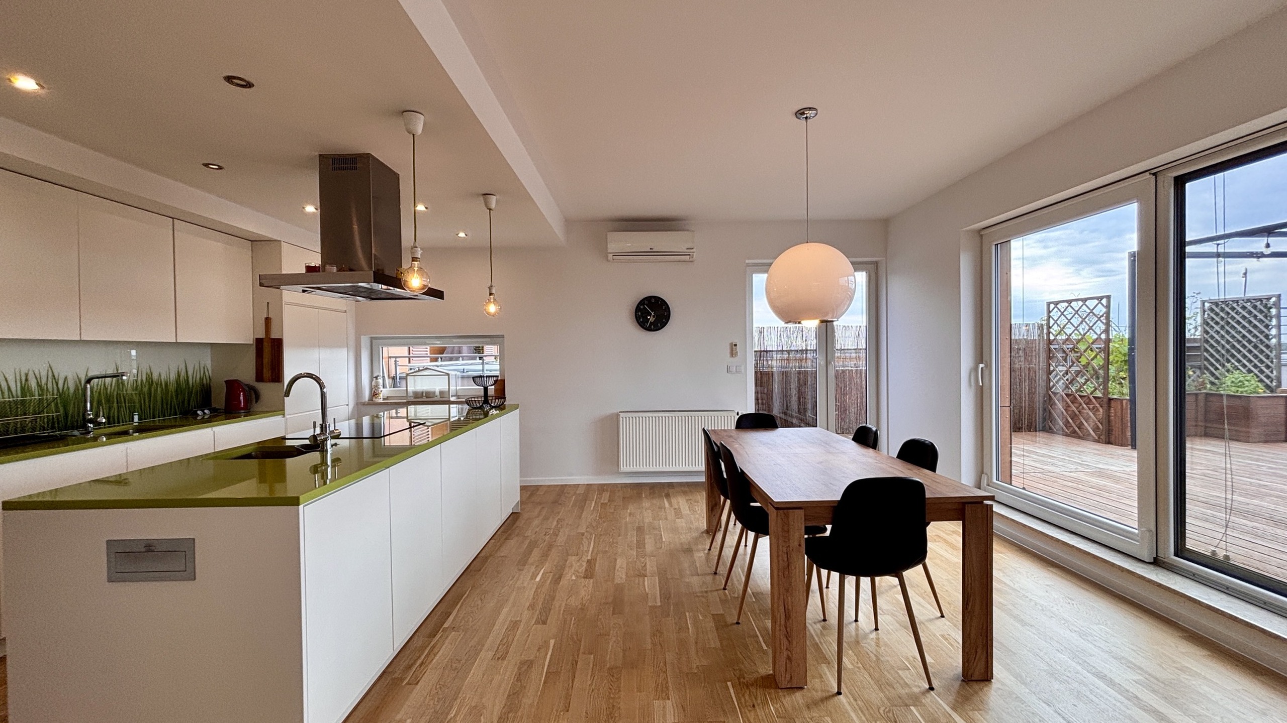 Unikatowy apartament 136m z ogromnym tarasem Perła Katowic 4 pok klima 2 łazienki 2 garaże komórka lokatorska - zdjęcie 2