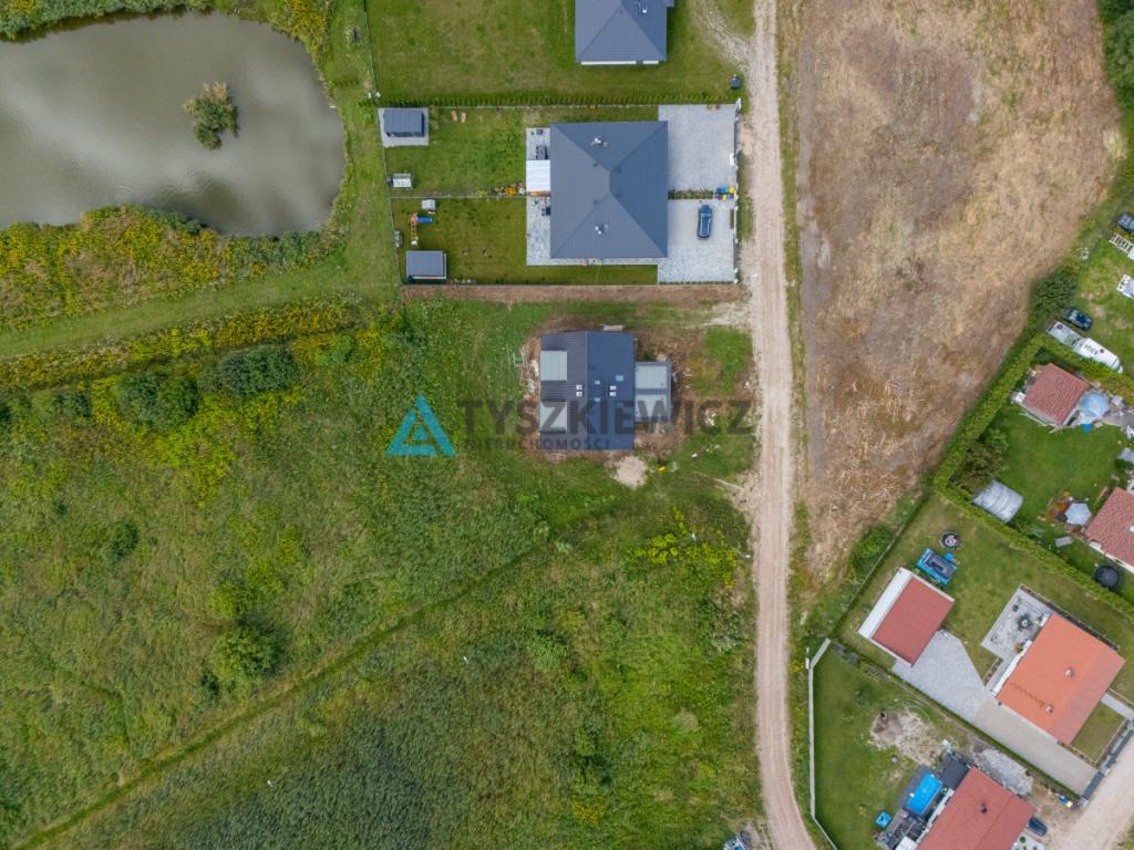 Dom w zabudowie bliźniaczej z ogrodem | garaż - zdjęcie 19