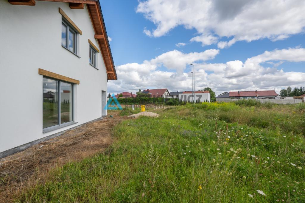 Dom w zabudowie bliźniaczej z ogrodem | garaż - zdjęcie 20