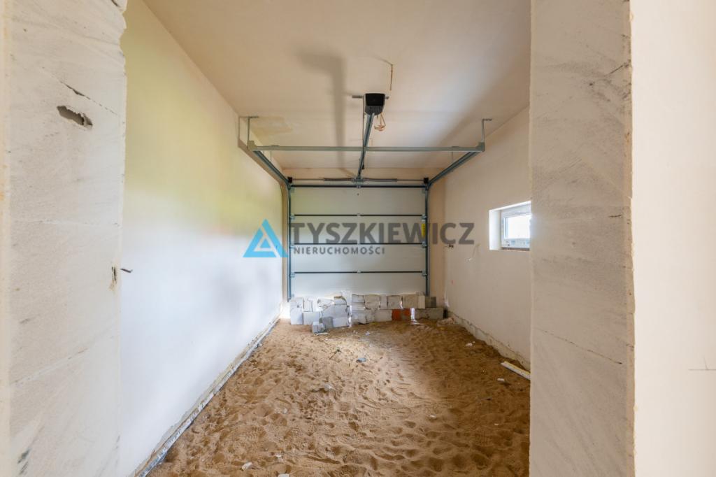 Dom w zabudowie bliźniaczej z ogrodem | garaż - zdjęcie 17