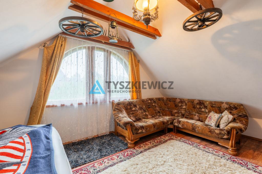 Nietuzinkowy dom wolnostojący w Soszycy - zdjęcie 10