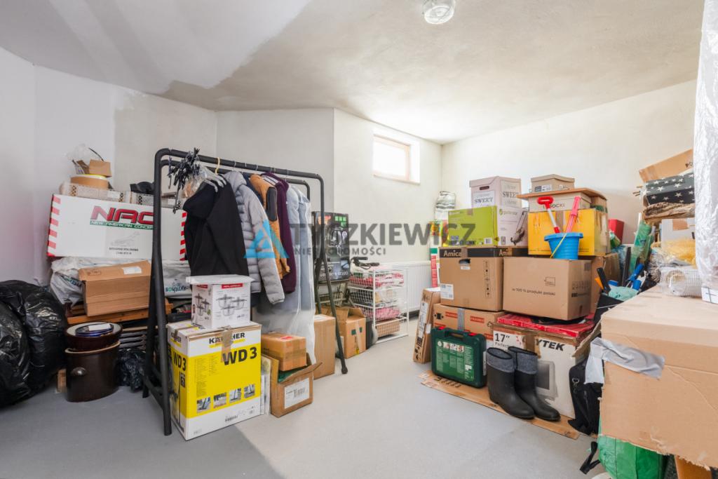 Nowoczesny dom z garażem i ogrodem - zdjęcie 28