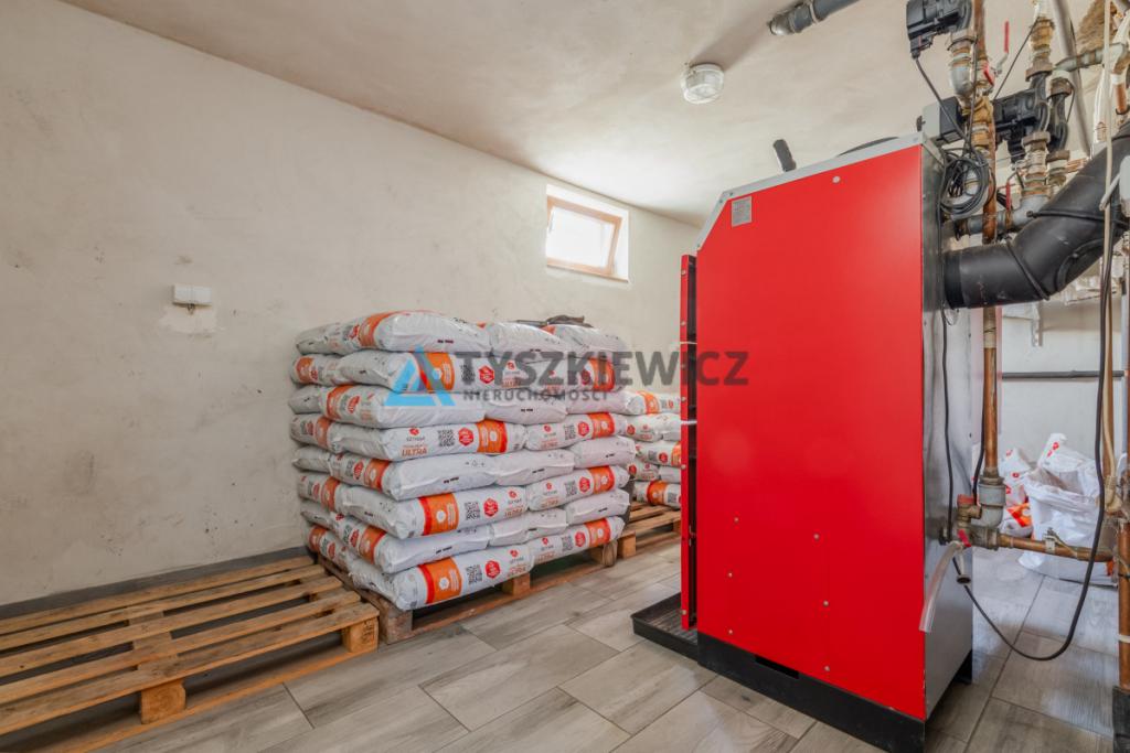Nowoczesny dom z garażem i ogrodem - zdjęcie 27