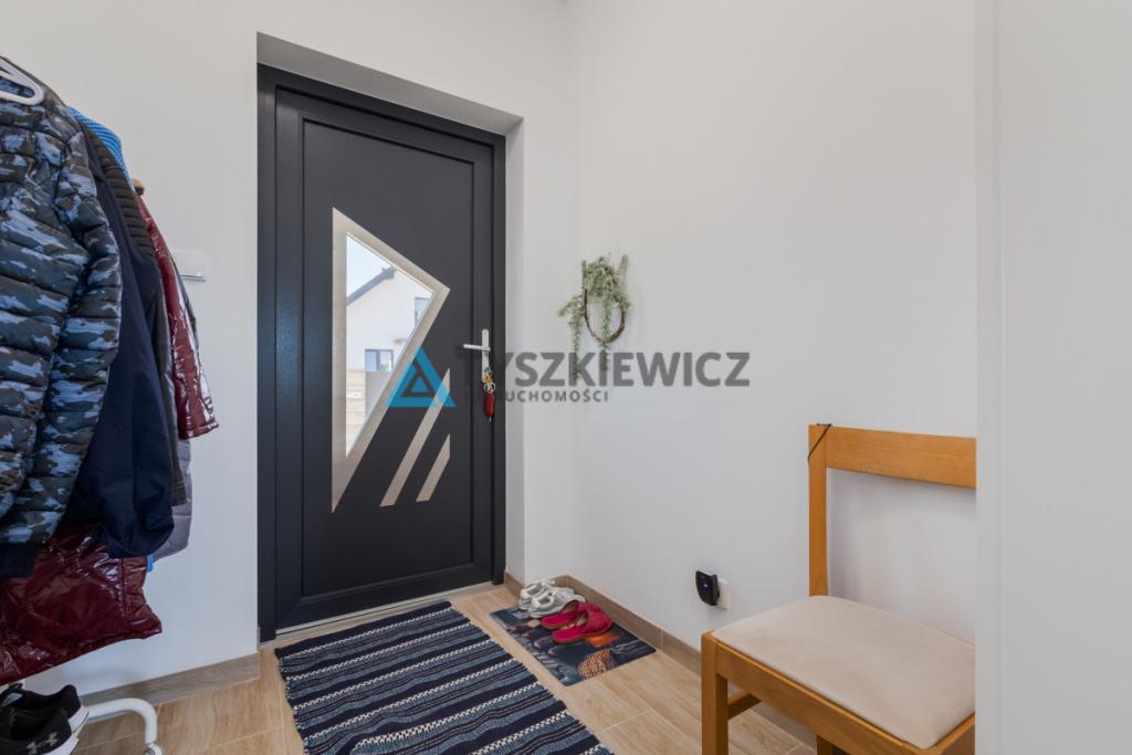 Nowoczesny dom z garażem i ogrodem - zdjęcie 13