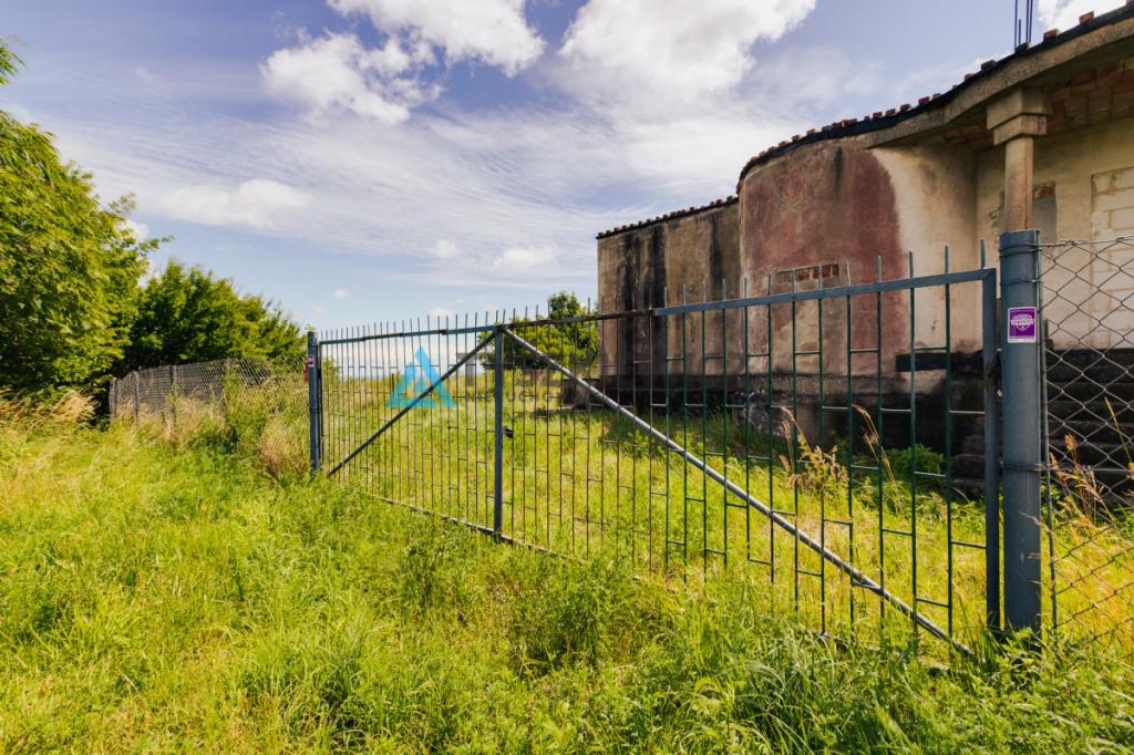 Działka budowlana 688 m² z rozpoczętą budową. - zdjęcie 11