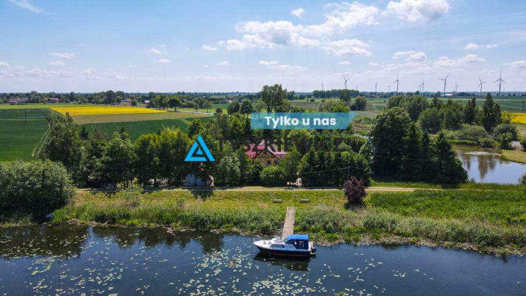 Dom nad rzeką z własną przystanią - zdjęcie 1