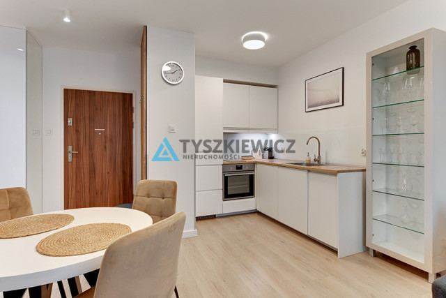 Piękne mieszkanie w prestiżowej lokalizacji - zdjęcie 5