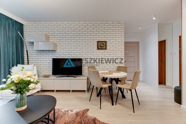 Piękne mieszkanie w prestiżowej lokalizacji - zdjęcie 4