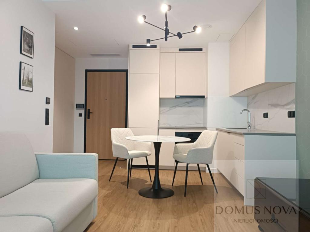 Dwupokojowe mieszkanie w apartamentowcu - zdjęcie 1