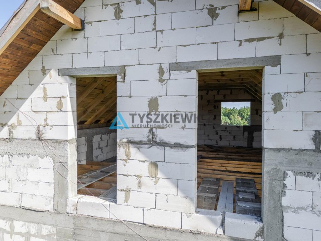 Dom w stanie surowym otwartym w spokojnej okolicy - zdjęcie 15