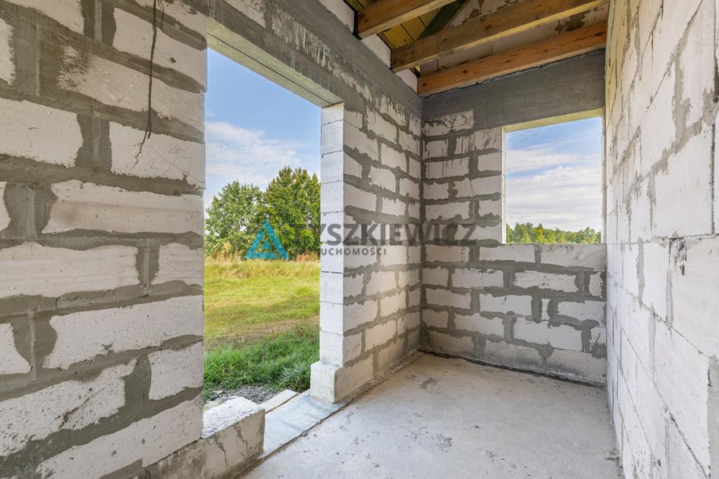 Dom w stanie surowym otwartym w spokojnej okolicy - zdjęcie 13