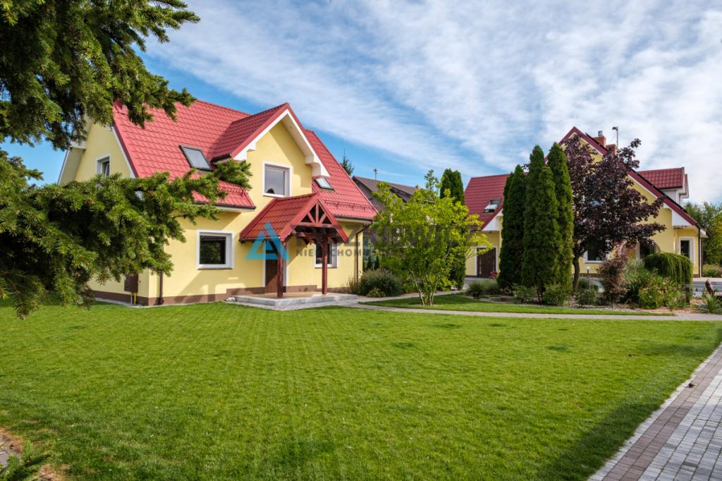 Wyjątkowa posiadłość z dwoma budynkami - zdjęcie 9