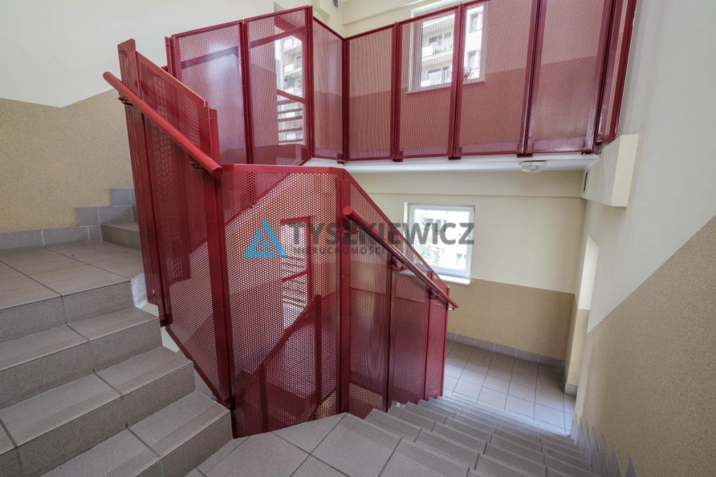 Przestronne i słoneczne mieszkanie|Miejsce w hali - zdjęcie 22