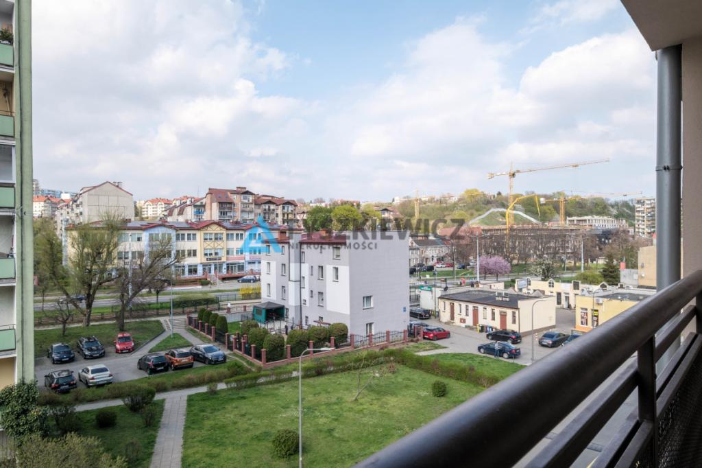 Przestronne i słoneczne mieszkanie|Miejsce w hali - zdjęcie 20