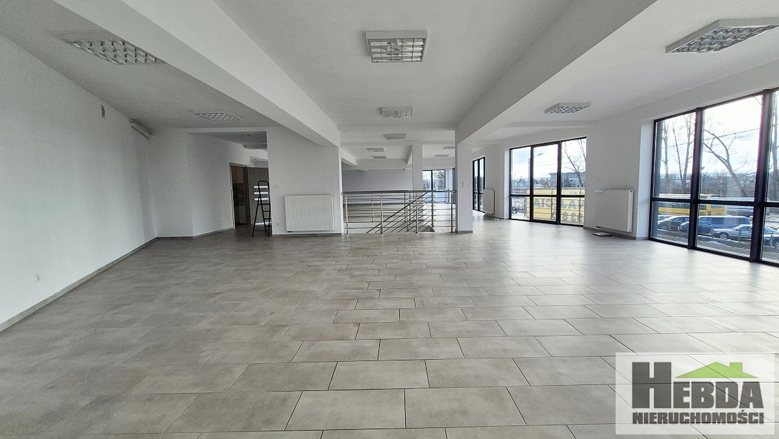 Tarnów, ul. Kochanowskiego, modna, nowoczesna hala - przestrzeń 160 m2 - zdjęcie 2