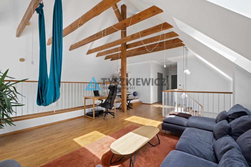 Dom przy terenach zielonych, nowoczesna bryła - zdjęcie 25
