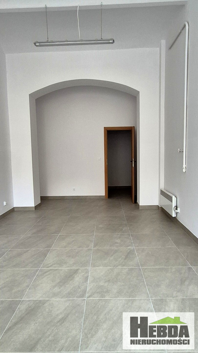 Tarnów, ul.Lwowska , sklep handlowy 34 m2, z witryną od głównej ulicy - zdjęcie 2