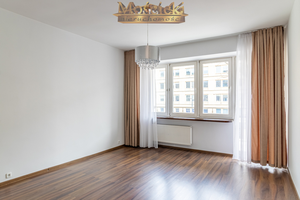 Wynajem okazja kawalerka 34 m2 na Kruczej balkon - zdjęcie 3