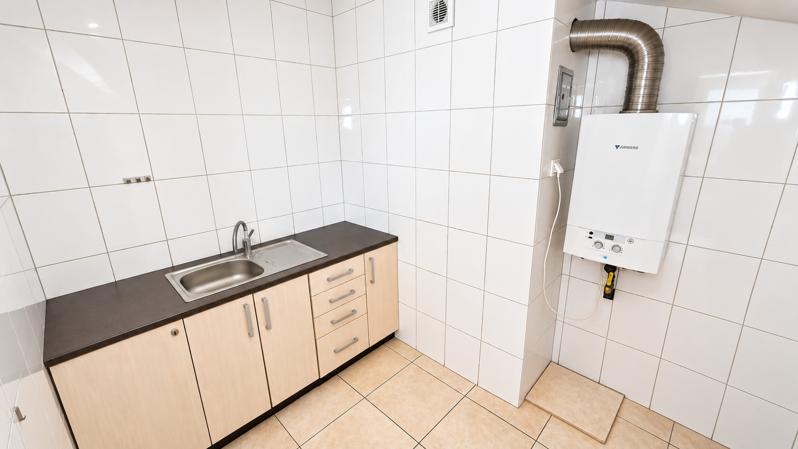 Lokal w centrum Lubonia 35 m2 + andtresola - zdjęcie 2