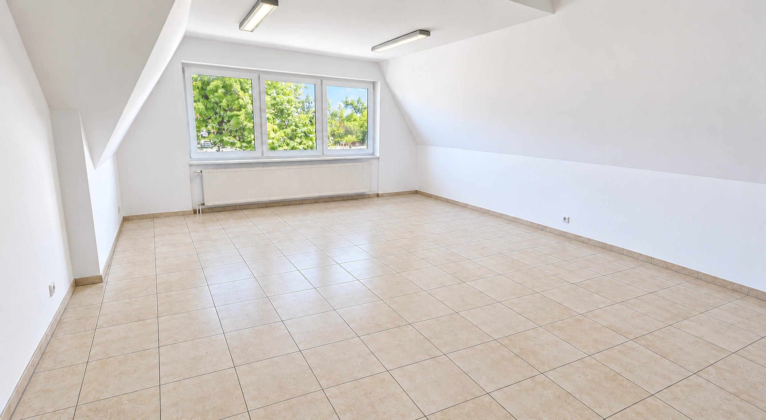 Lokal w centrum Lubonia 35 m2 + andtresola - zdjęcie 1