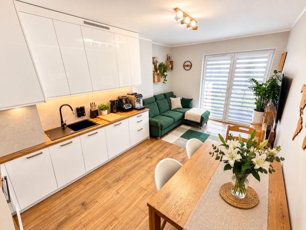 Zadbane, jak nowe, 3 pokoje, balkon, winda - zdjęcie 1