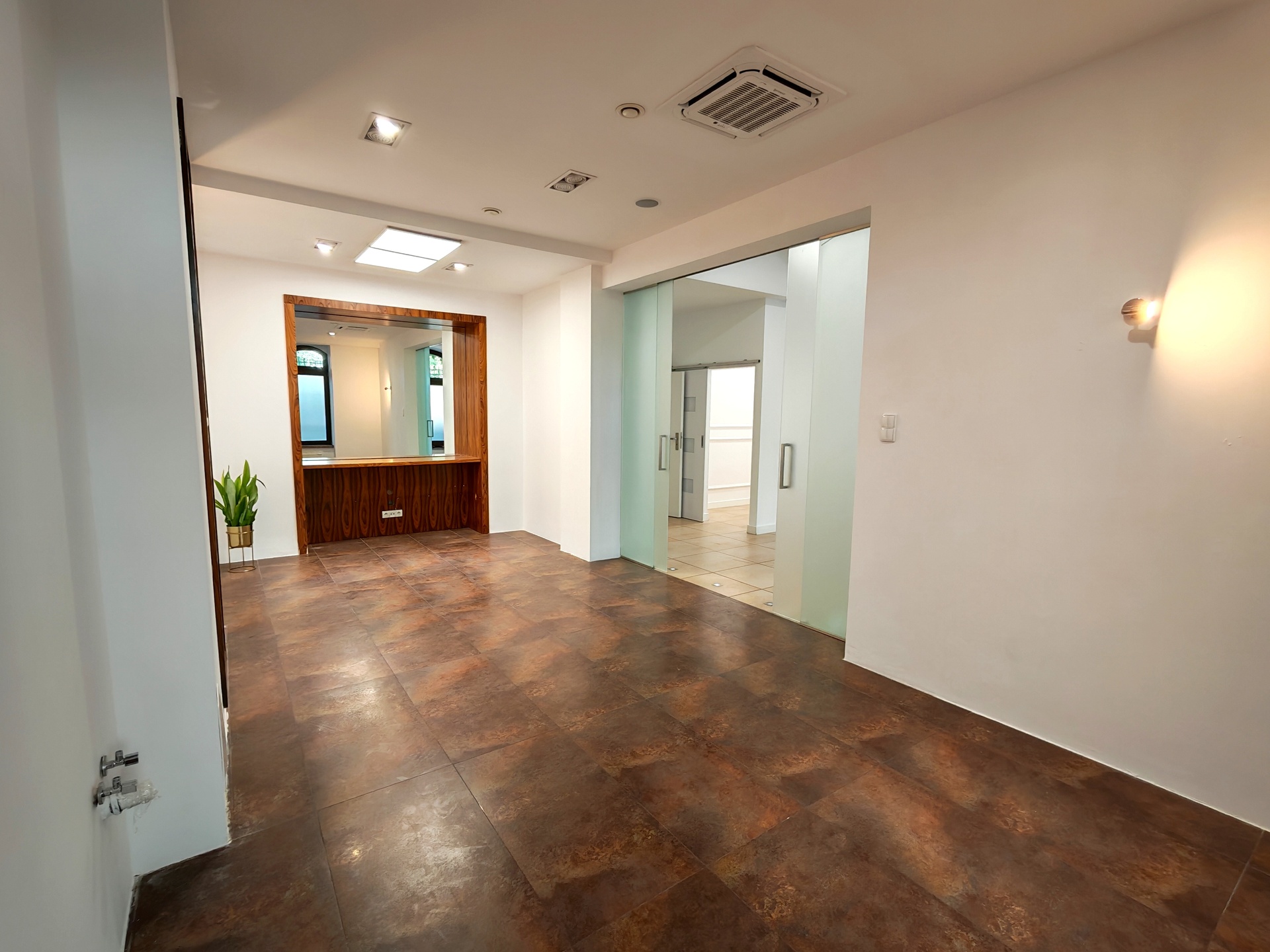 Centrum Wrocławia! Lokal 140 m² z Parkingiem | Wykończony LUX| 0% Prowizji - zdjęcie 4