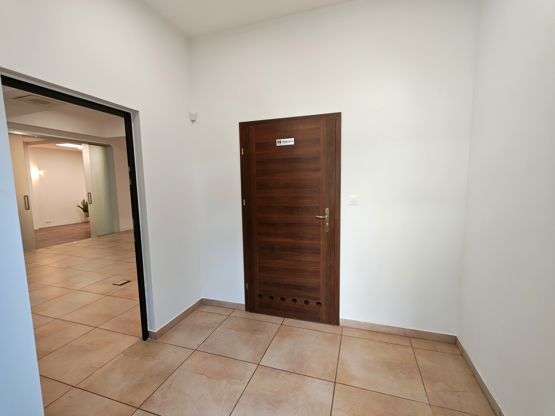 Centrum Wrocławia! Lokal 140 m² z Parkingiem | Wykończony LUX| 0% Prowizji - zdjęcie 13