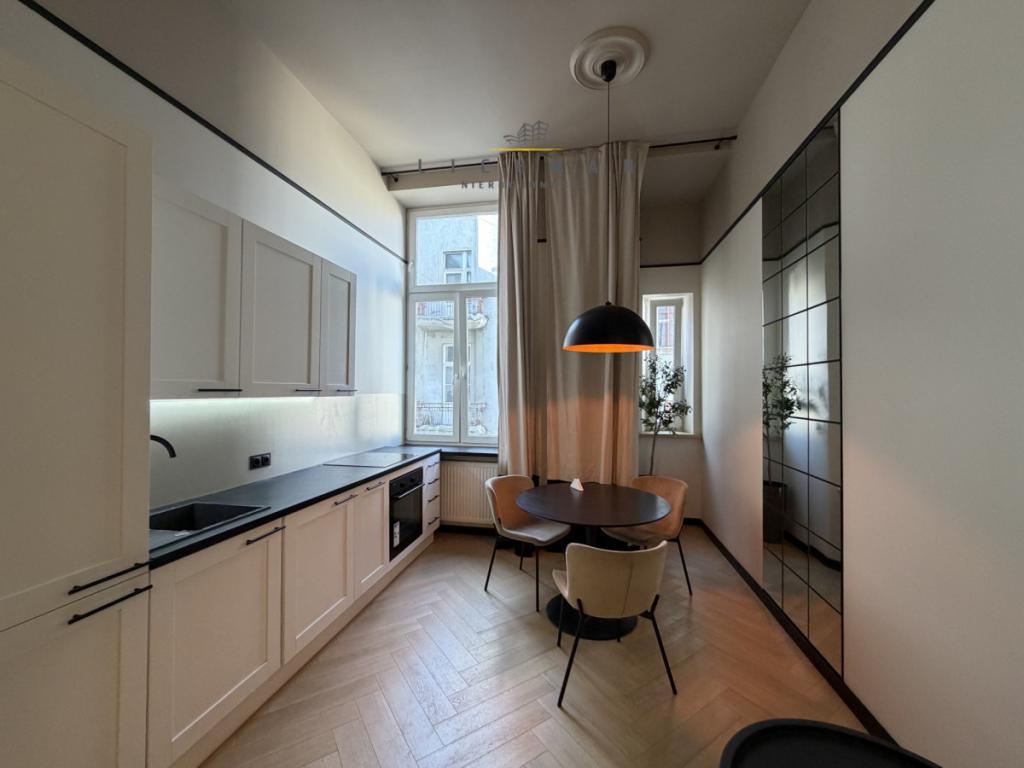 3 pokojowy apartament w stylowej kamienicy Centrum - zdjęcie 3