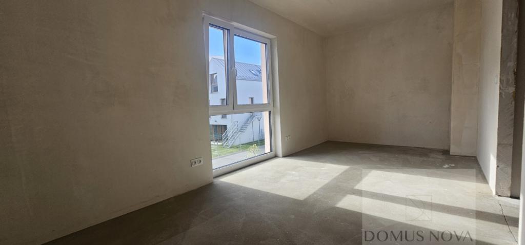 Nowy dom z ogródkiem i 2 miejscami postojowymi - zdjęcie 13